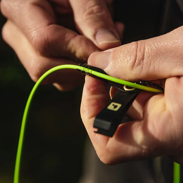 LOON ROGUE NIPPERS W/ KNOT TOOL - Image 2