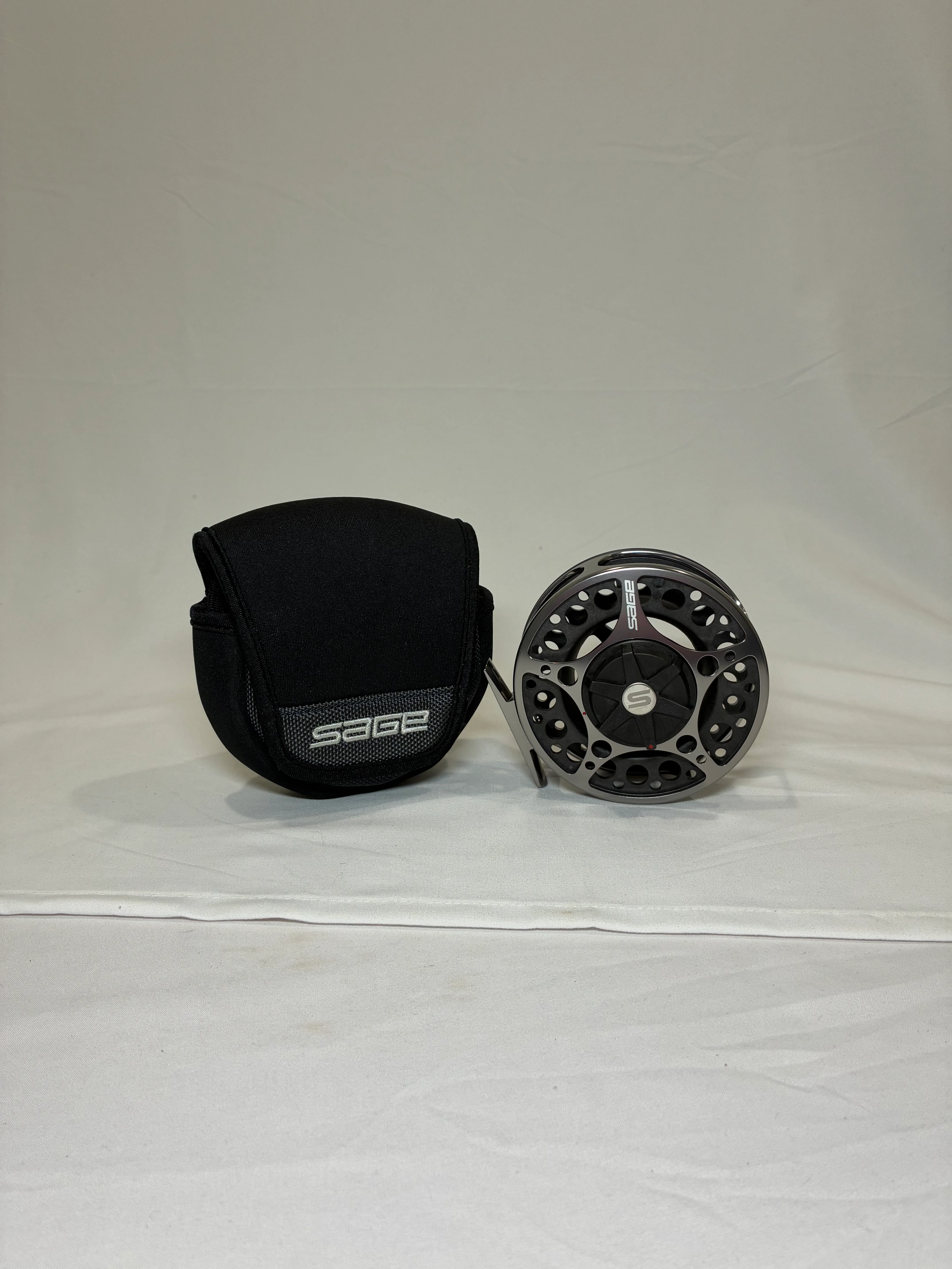 Used Reel -Sage 3880 CF Silver - Fly Reel - Image 4